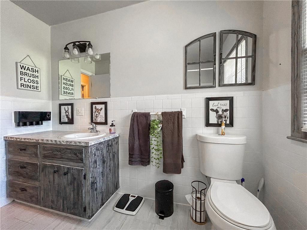 811 E Vine Street — photo 17