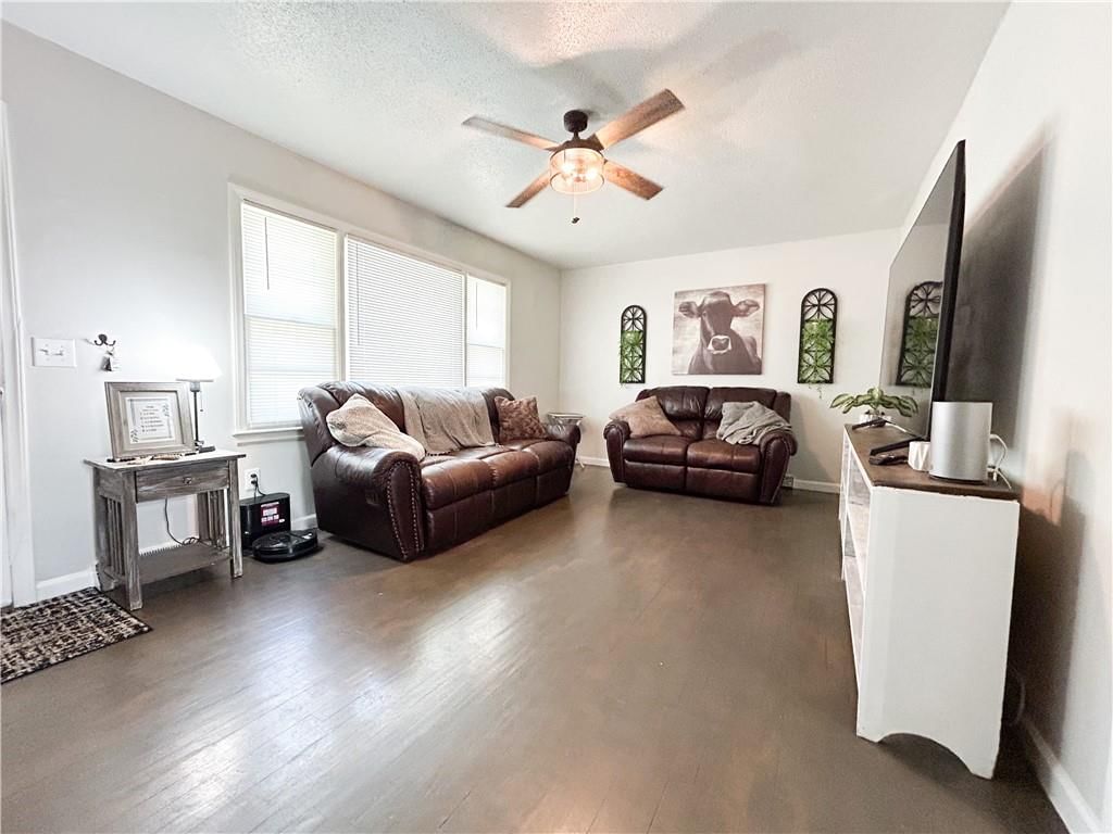 811 E Vine Street — photo 3