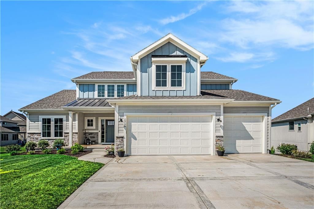 10748 N Hickory Court, Kansas City, MO