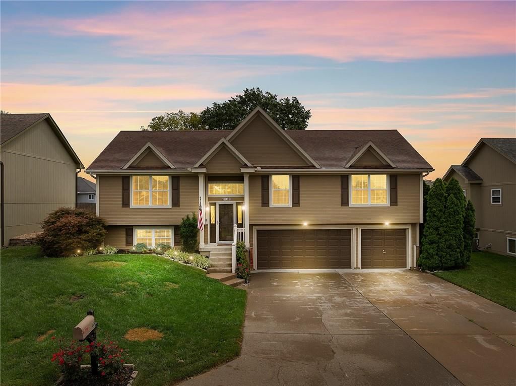 1809 Hedgewood Drive, Grain Valley, MO