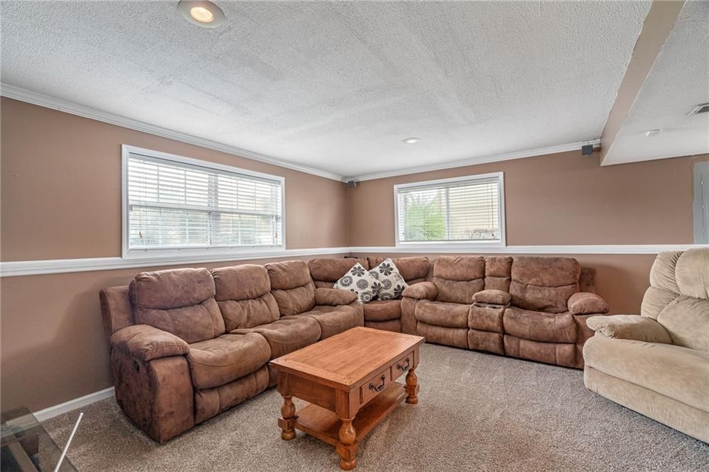 1809 Hedgewood Drive — photo 22
