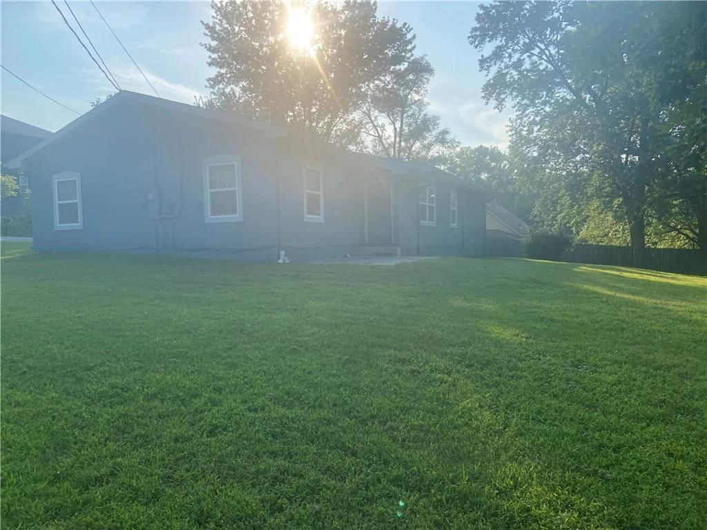 5811 NE Albany Avenue — photo 4