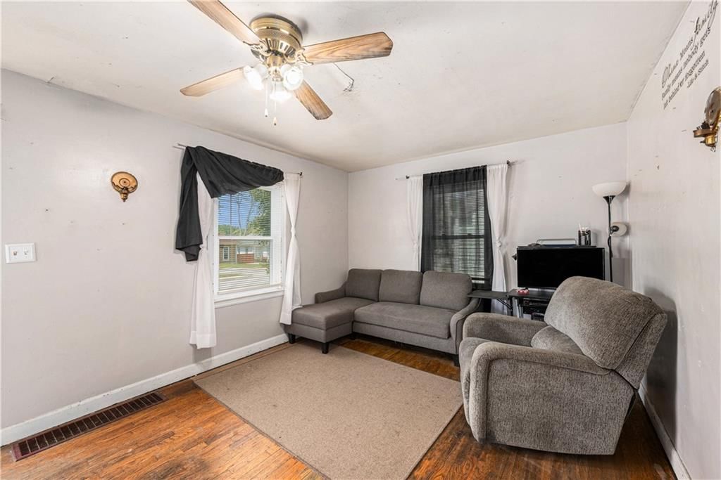 1323 S 42nd Street — photo 3
