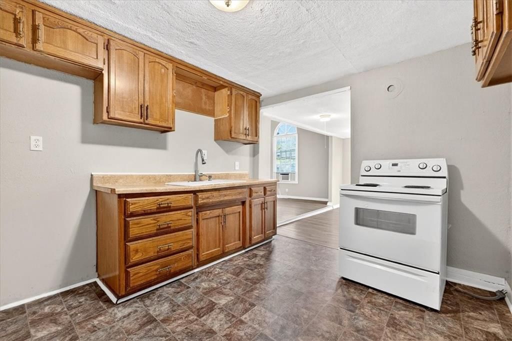Photo 6 of 18 - 3619 Topping Avenue