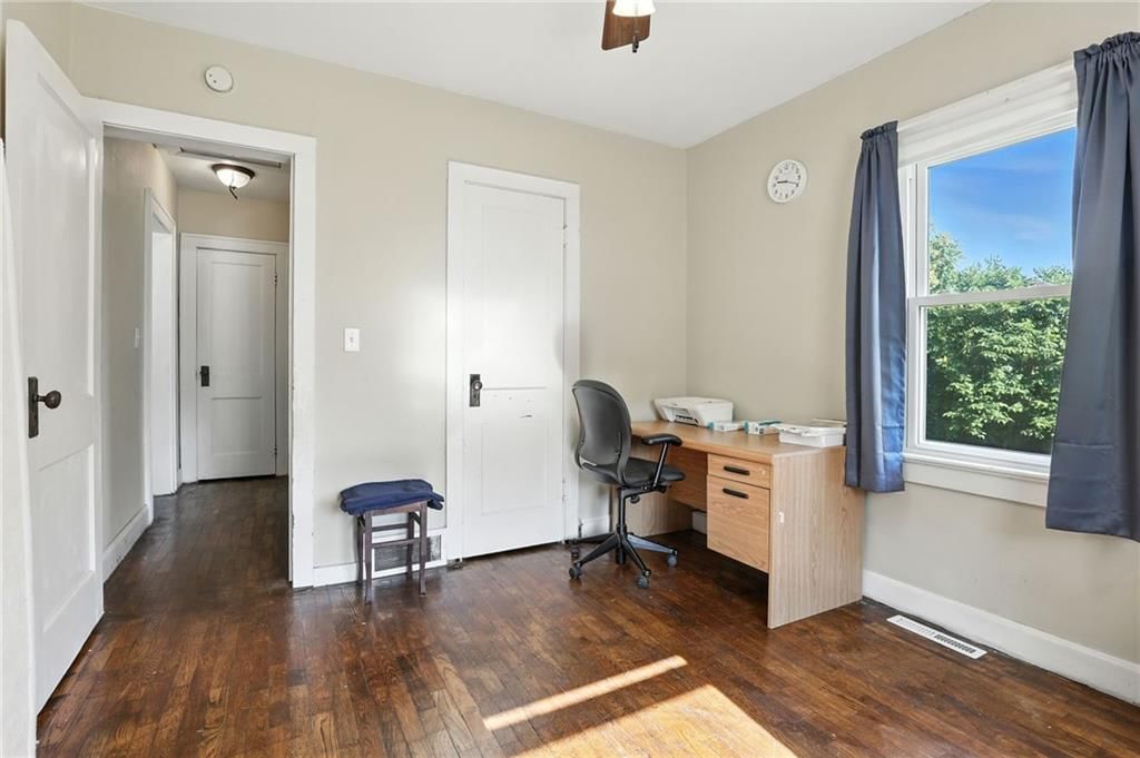 2530 S Sterling Avenue — photo 11