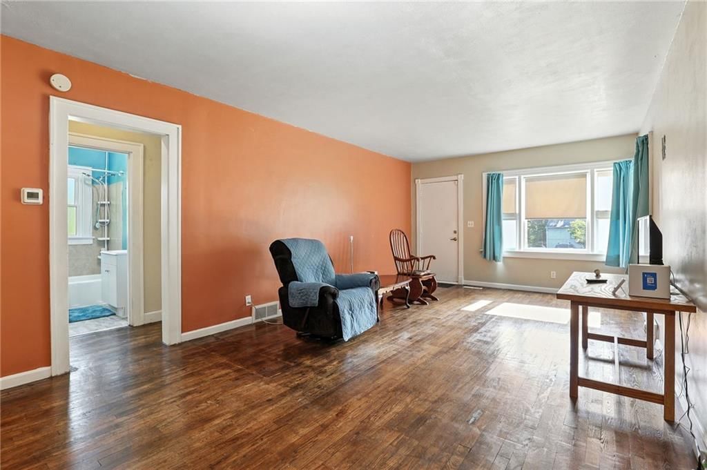 2530 S Sterling Avenue — photo 5