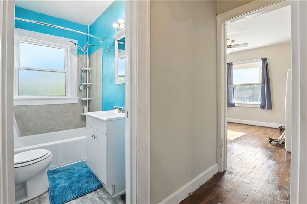 2530 S Sterling Avenue — photo 9