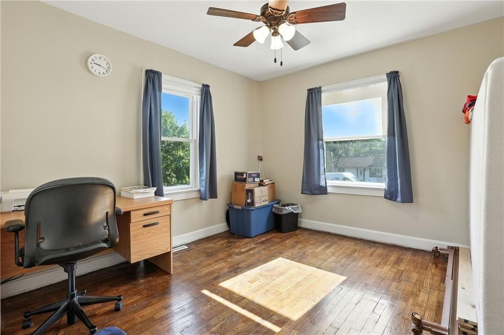 2530 S Sterling Avenue — photo 10