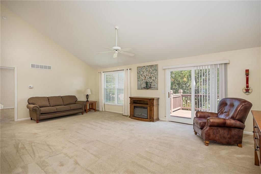 3915 Wellington Drive — photo 7