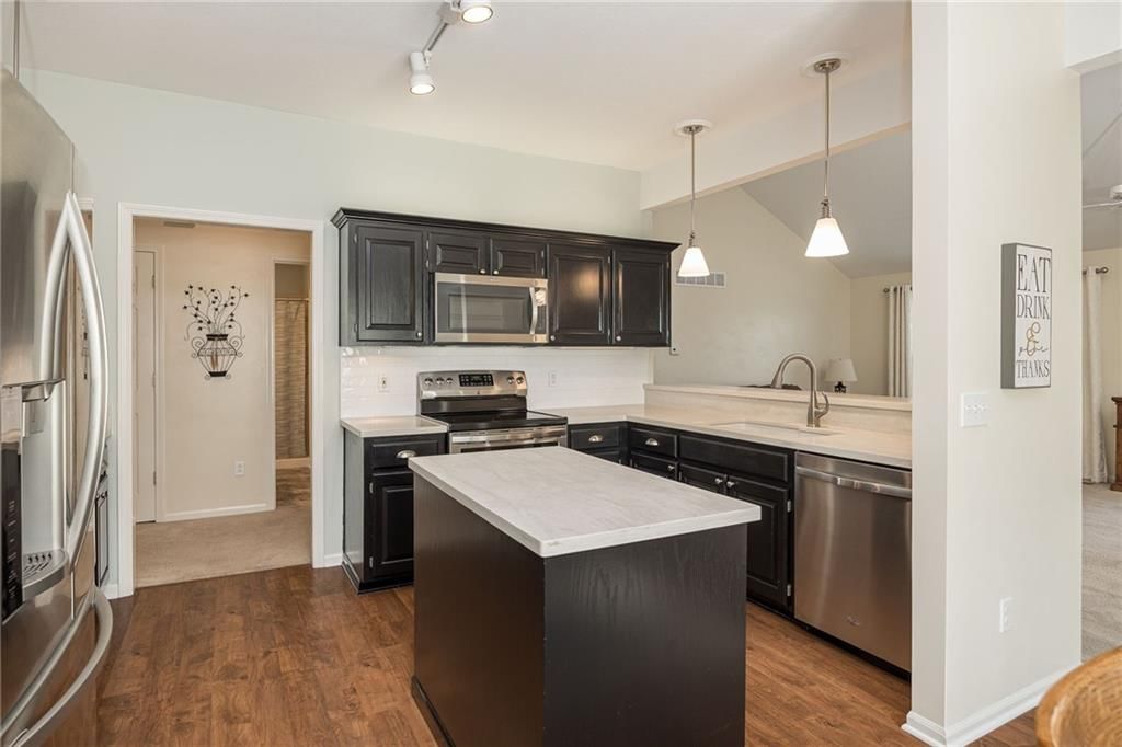 3915 Wellington Drive — photo 10