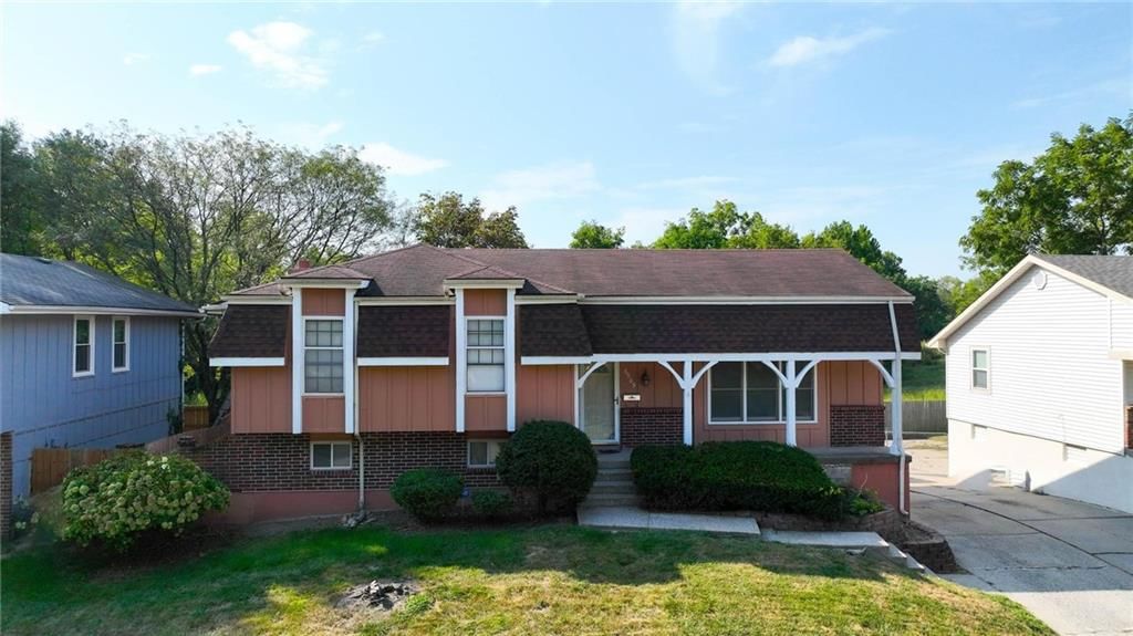 6505 E 140 Place, Grandview, MO