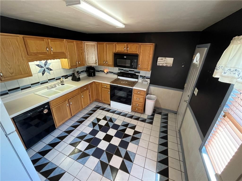 1902 Monterey Street — photo 6
