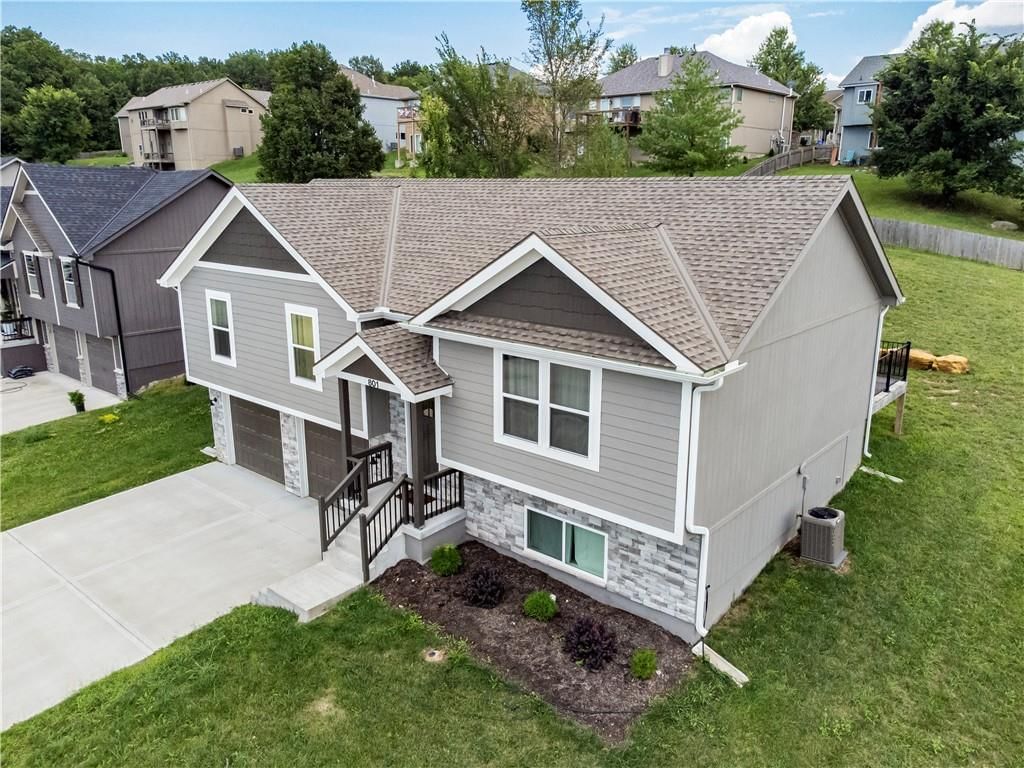 801 SW Apple Grove Court — photo 2