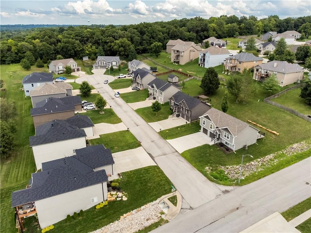 801 SW Apple Grove Court — photo 27