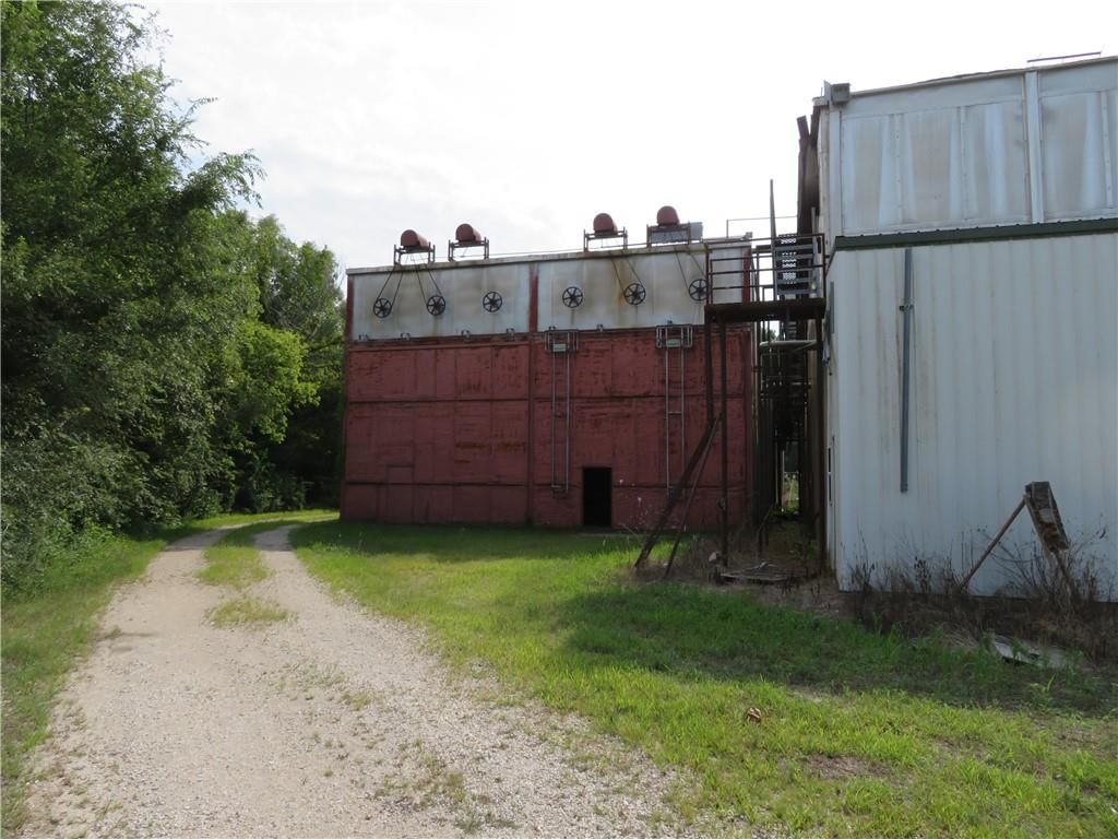 401 W Bridge Street — photo 24