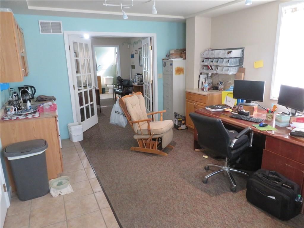 401 W Bridge Street — photo 32