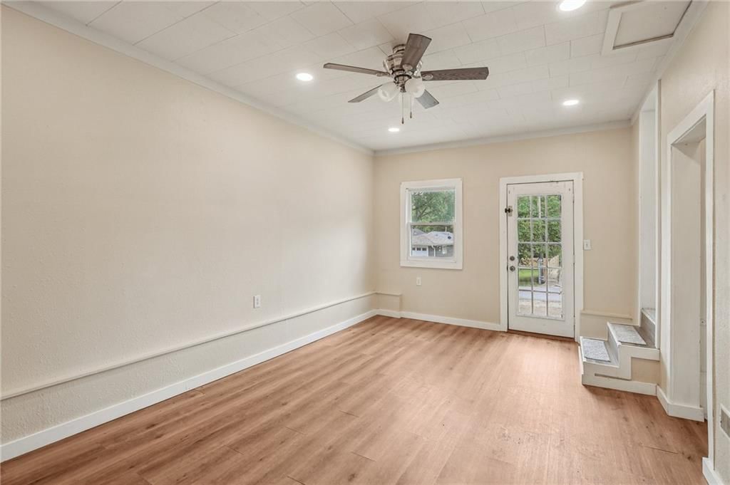 206 N Windsor Street — photo 10