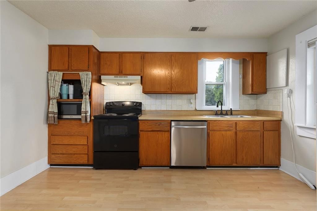 111 E 2nd Street — photo 13