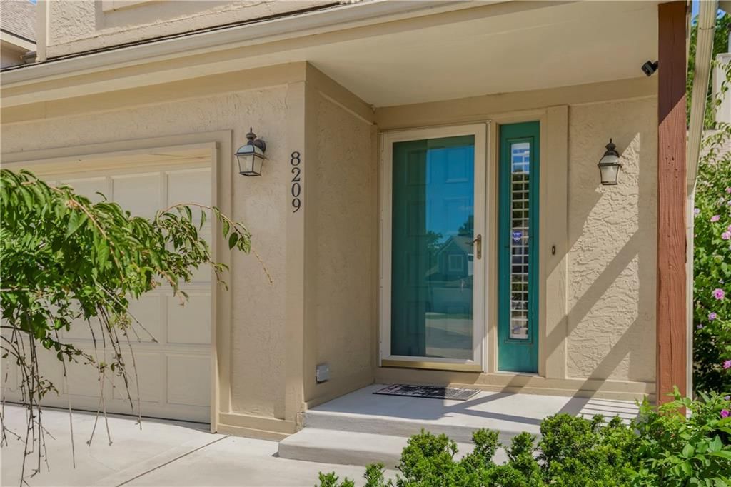 8209 N Revere Court — photo 2