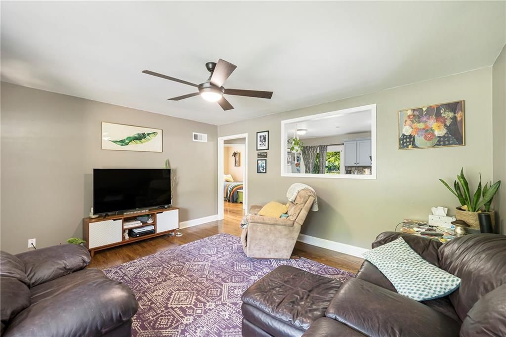 633 W Elm Street — photo 6