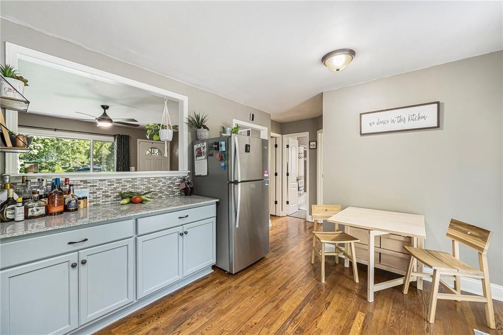 633 W Elm Street — photo 8