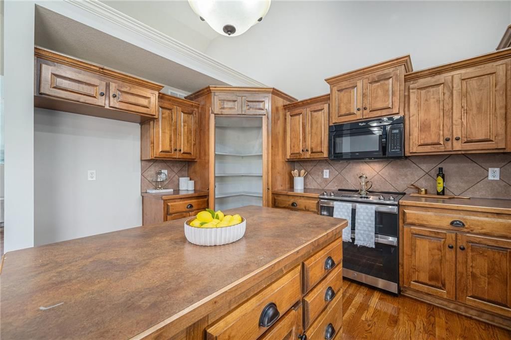 2304 W Piatt Lane — photo 12