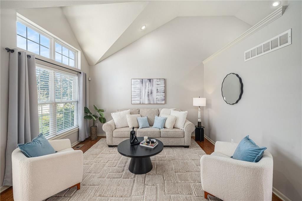 2304 W Piatt Lane — photo 3