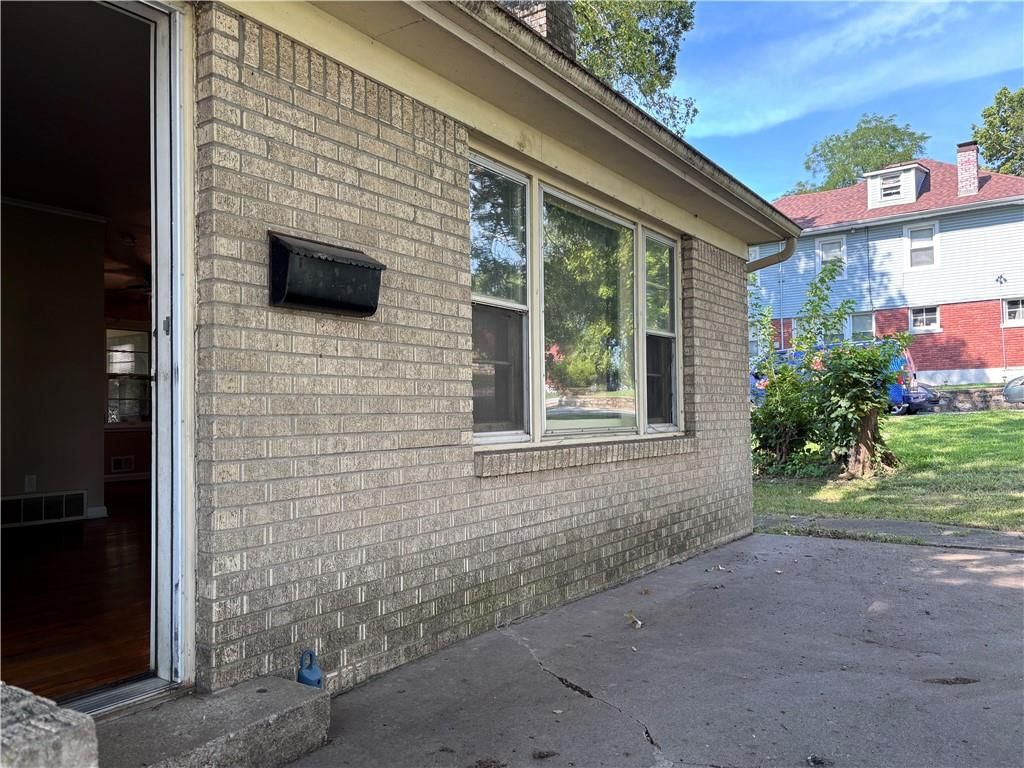 4329 Wood Avenue — photo 3
