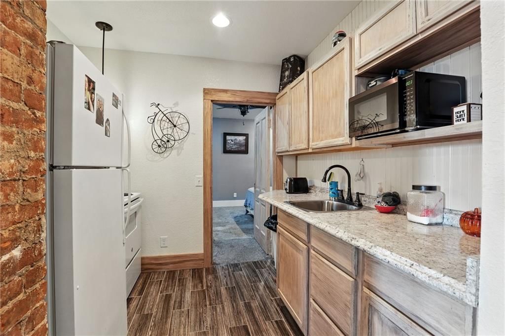 301 W Benton Street — photo 11