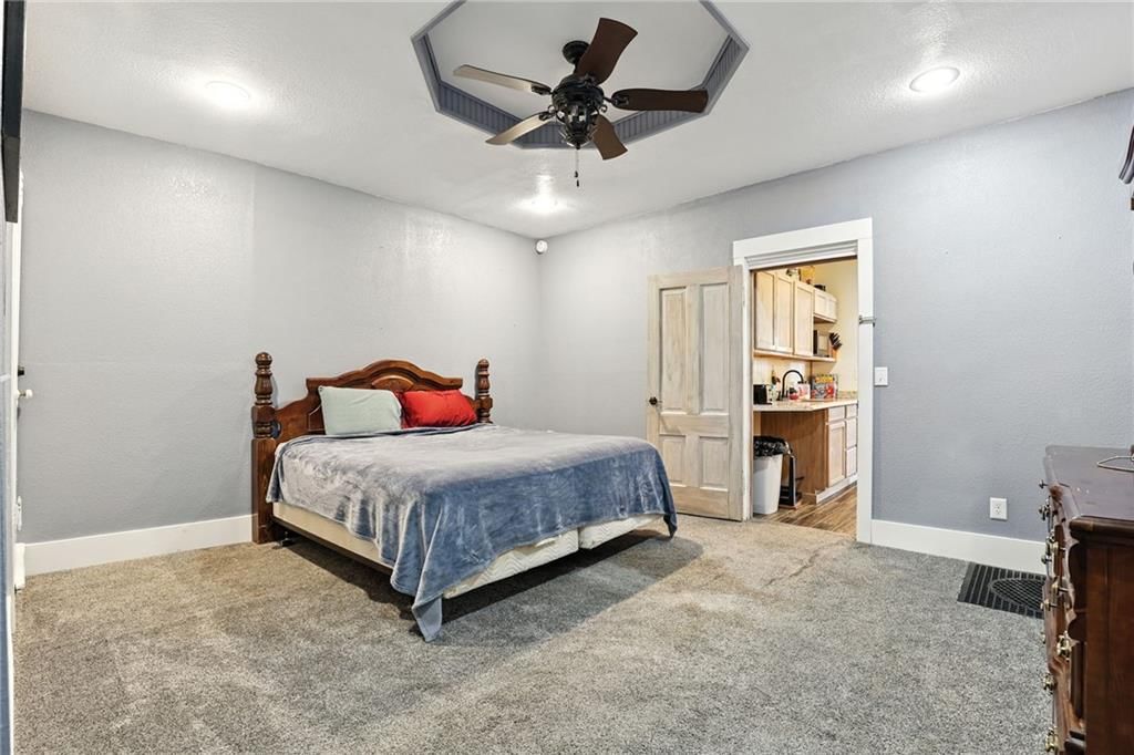 301 W Benton Street — photo 16