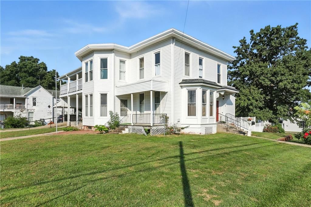 301 W Benton Street — photo 3