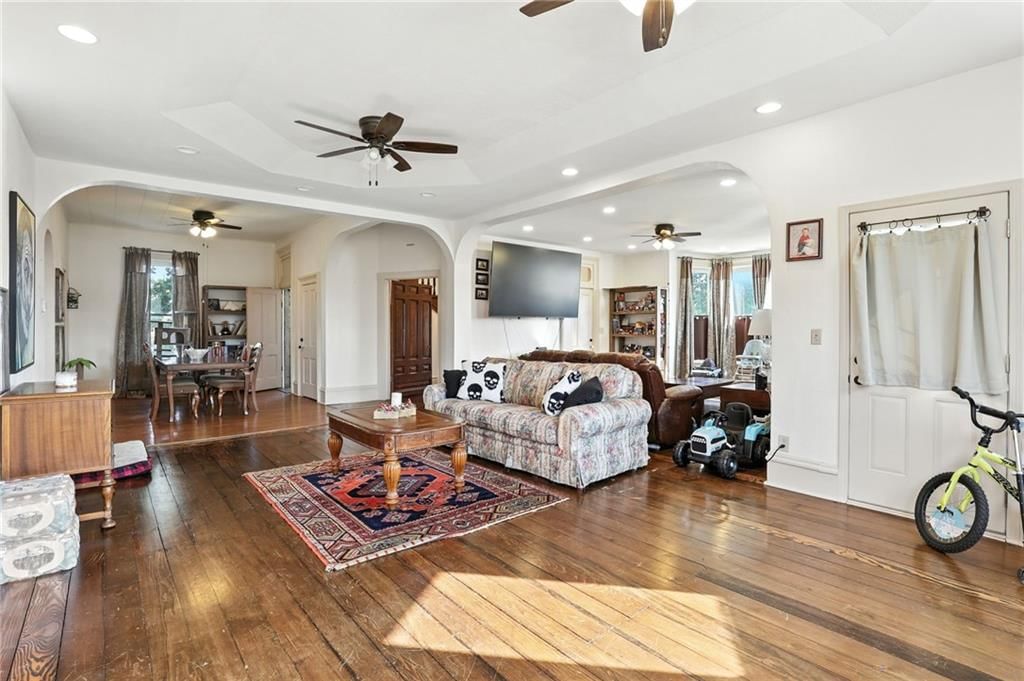 301 W Benton Street — photo 9