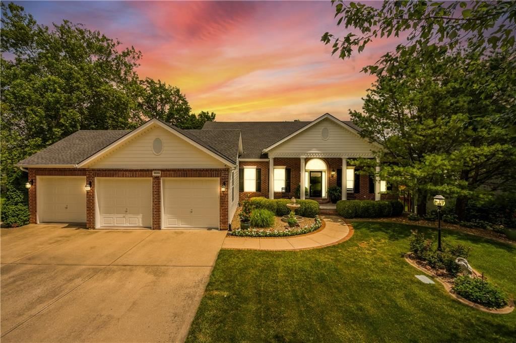 8211 NW High Point Drive, Weatherby Lake, MO