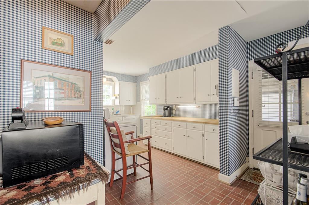 619 W 67th Terrace — photo 11