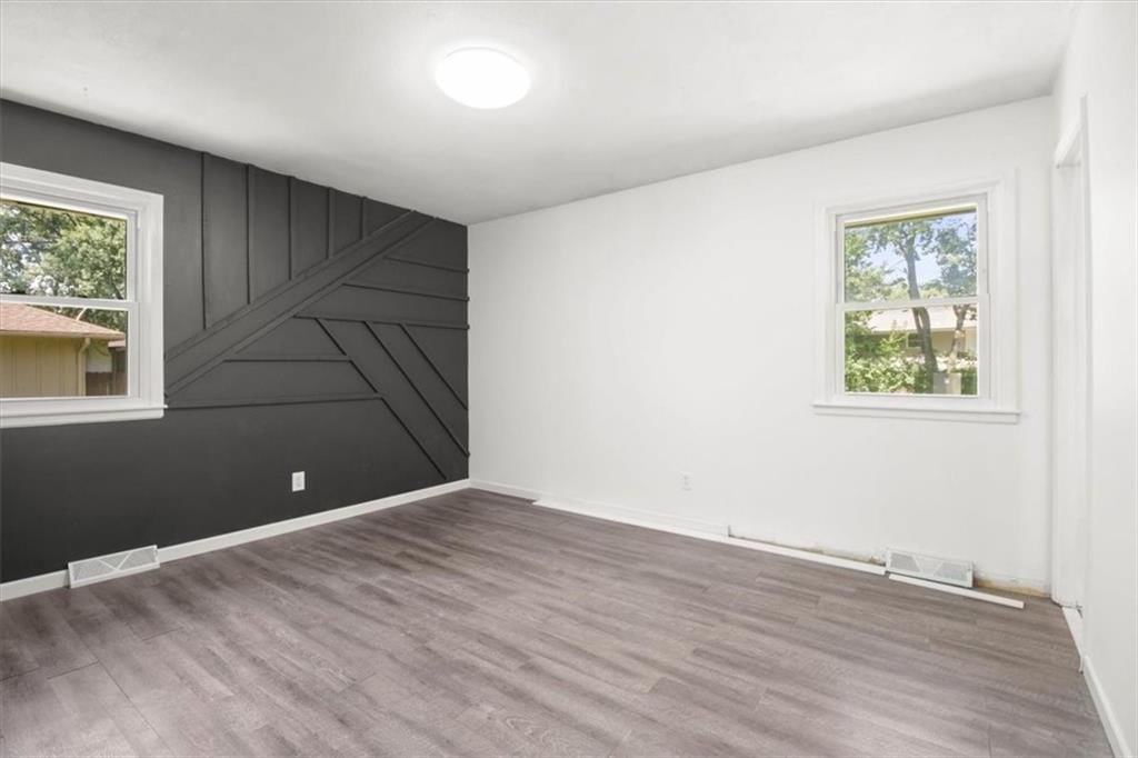 205 SE Moore Court — photo 12