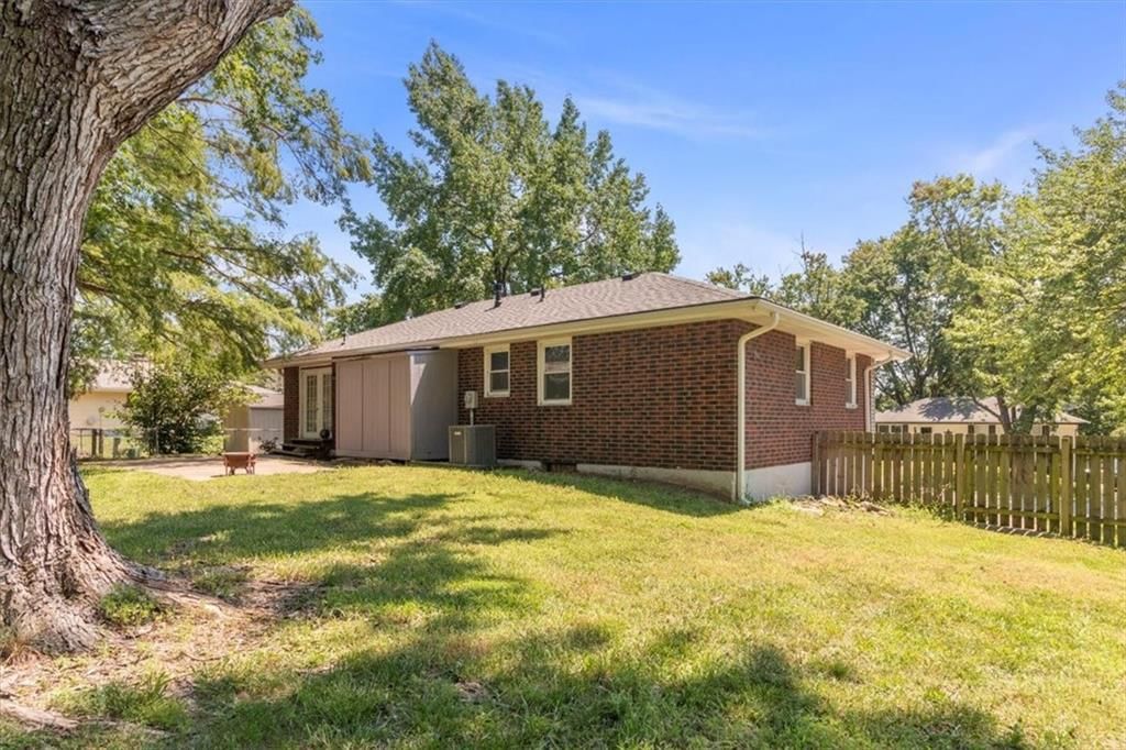 205 SE Moore Court — photo 24