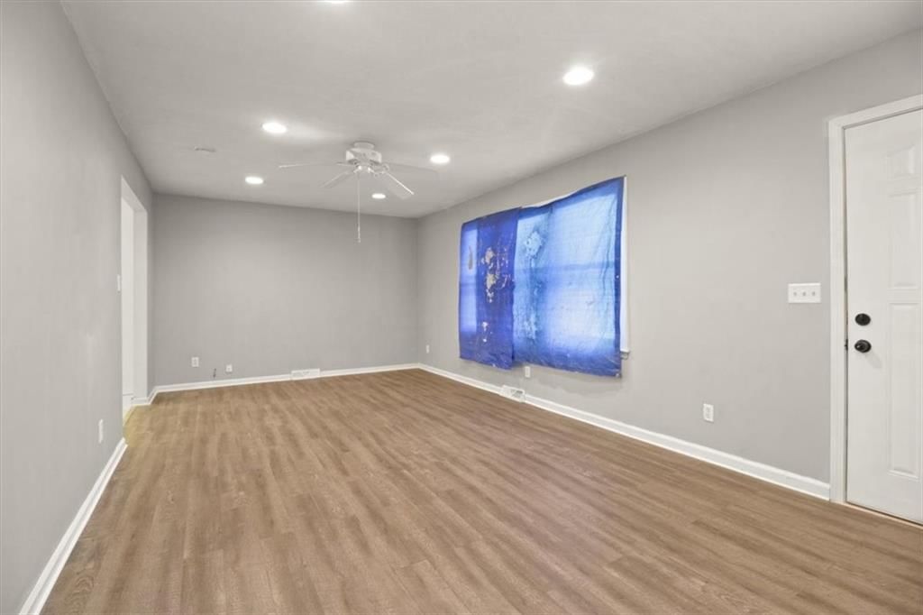 205 SE Moore Court — photo 5