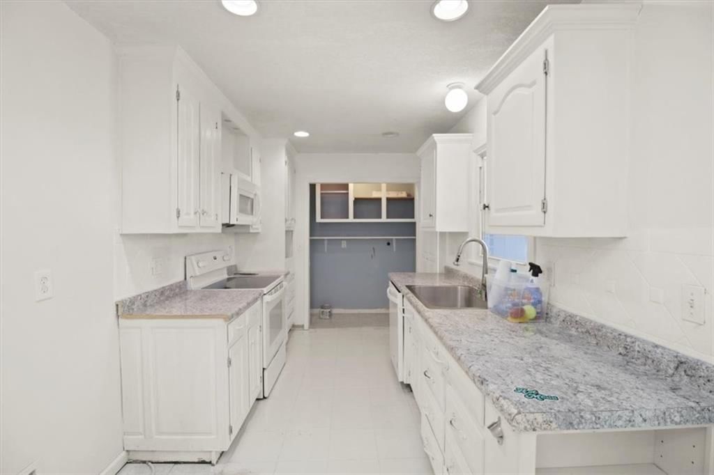 205 SE Moore Court — photo 7
