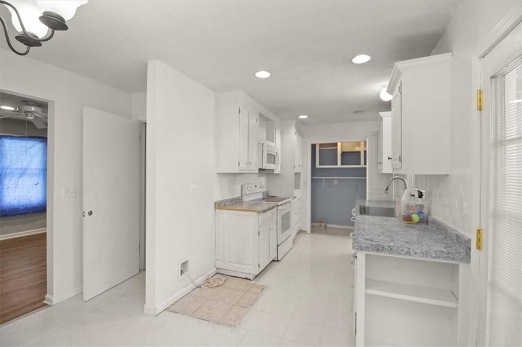 205 SE Moore Court — photo 9