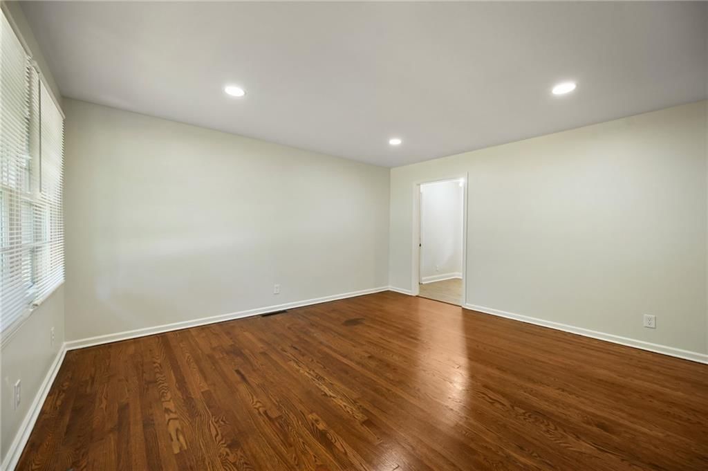 4327 N Drury Avenue — photo 3