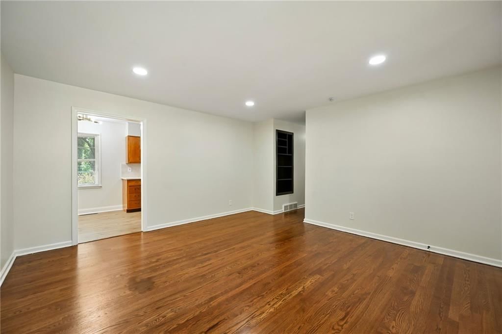 4327 N Drury Avenue — photo 4