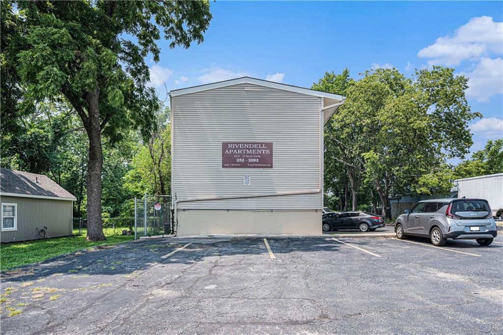 2310-2312 S Forest Avenue — photo 4