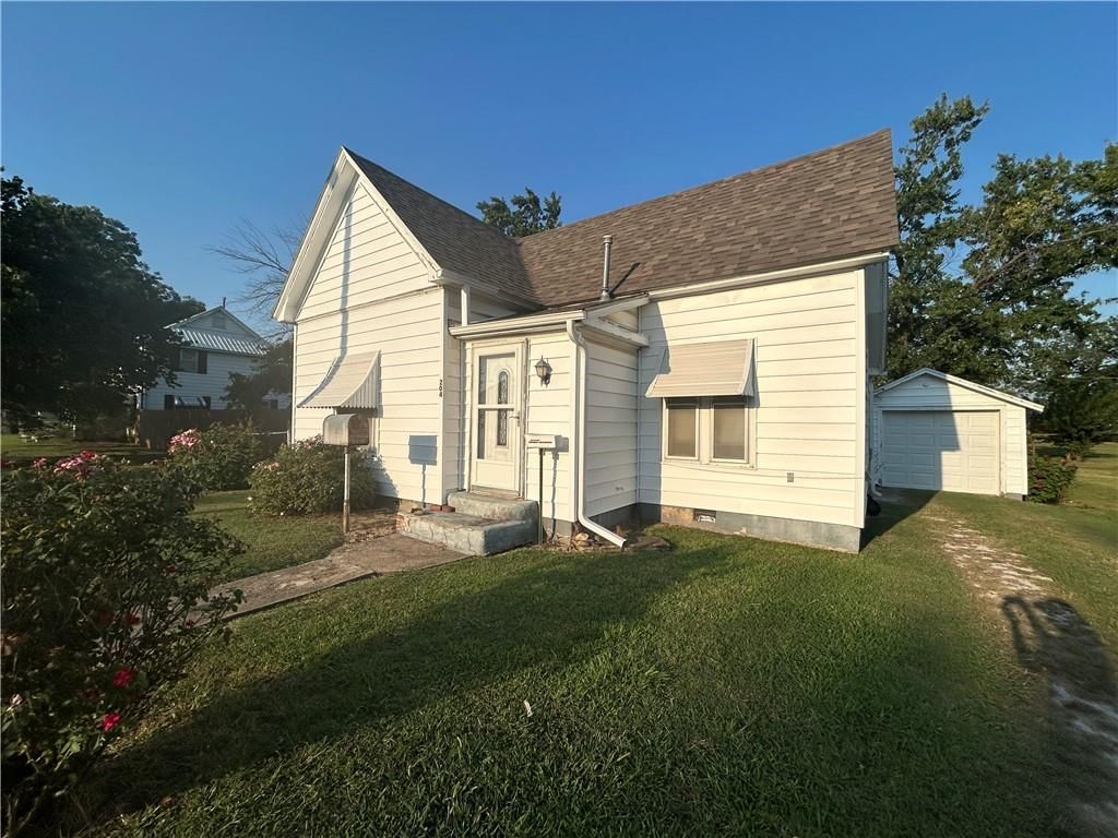 204 N McGee Street — photo 2