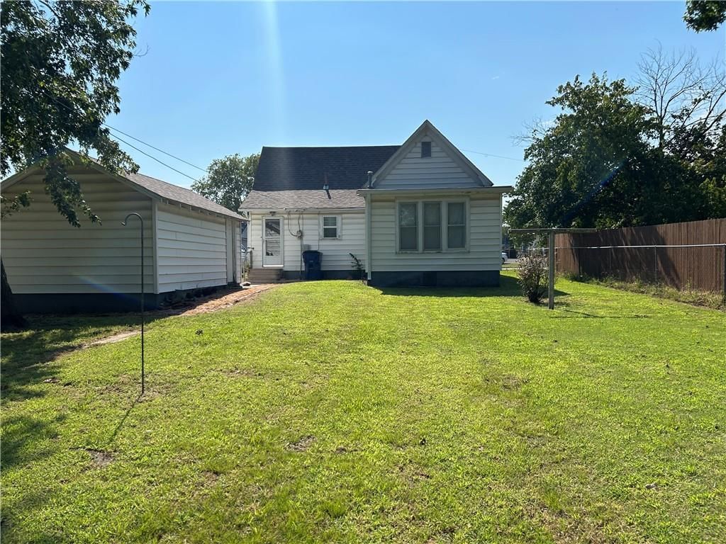 204 N McGee Street — photo 15