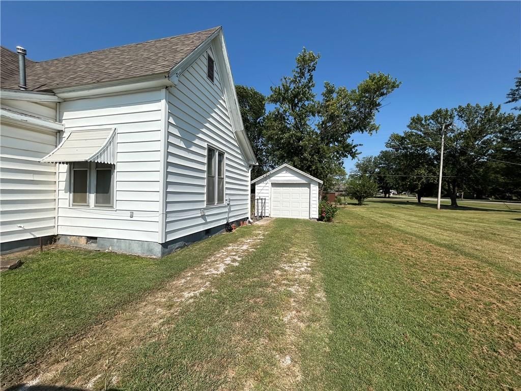 204 N McGee Street — photo 3