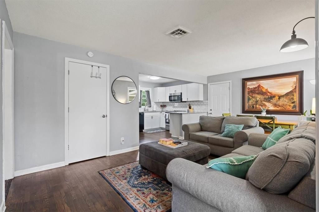 5000 S Crysler Avenue — photo 4