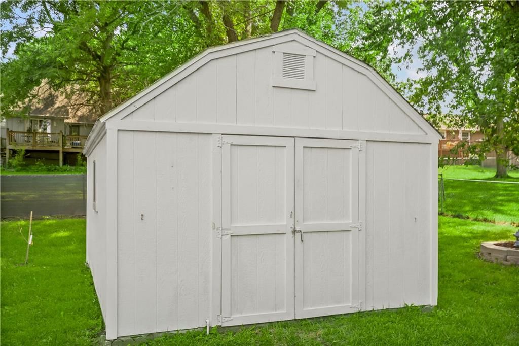 1307 NE Cookingham Drive — photo 35