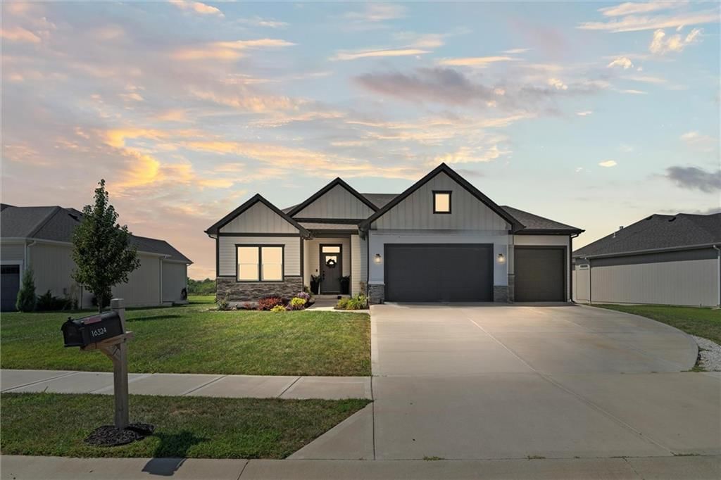 16324 Mustang Street — photo 3