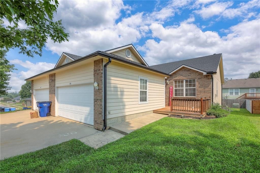 1961 Joles Drive, Tonganoxie, KS