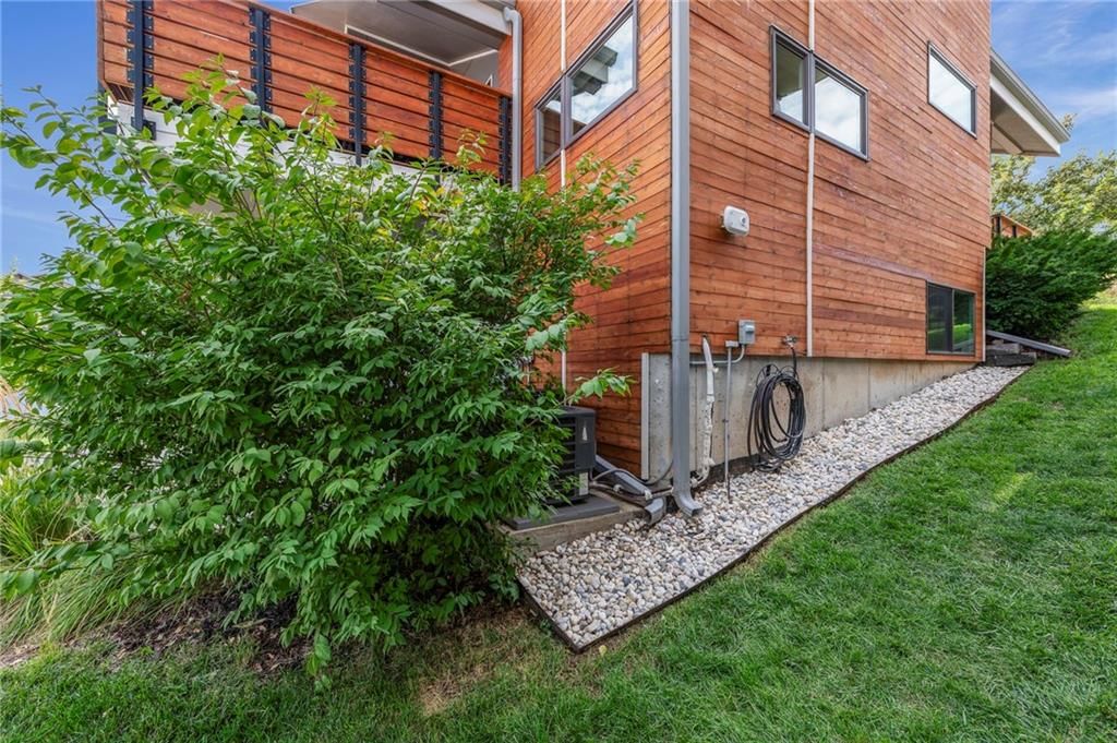2431 Forest Avenue — photo 53